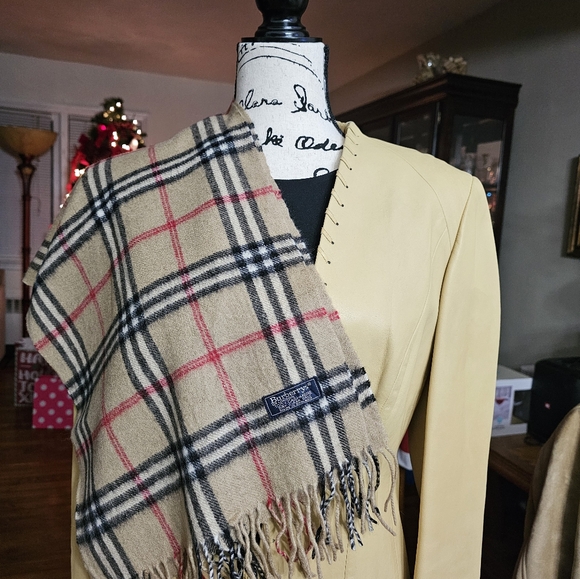 BURBERRY WINTER SCARF - Picture 6 of 11